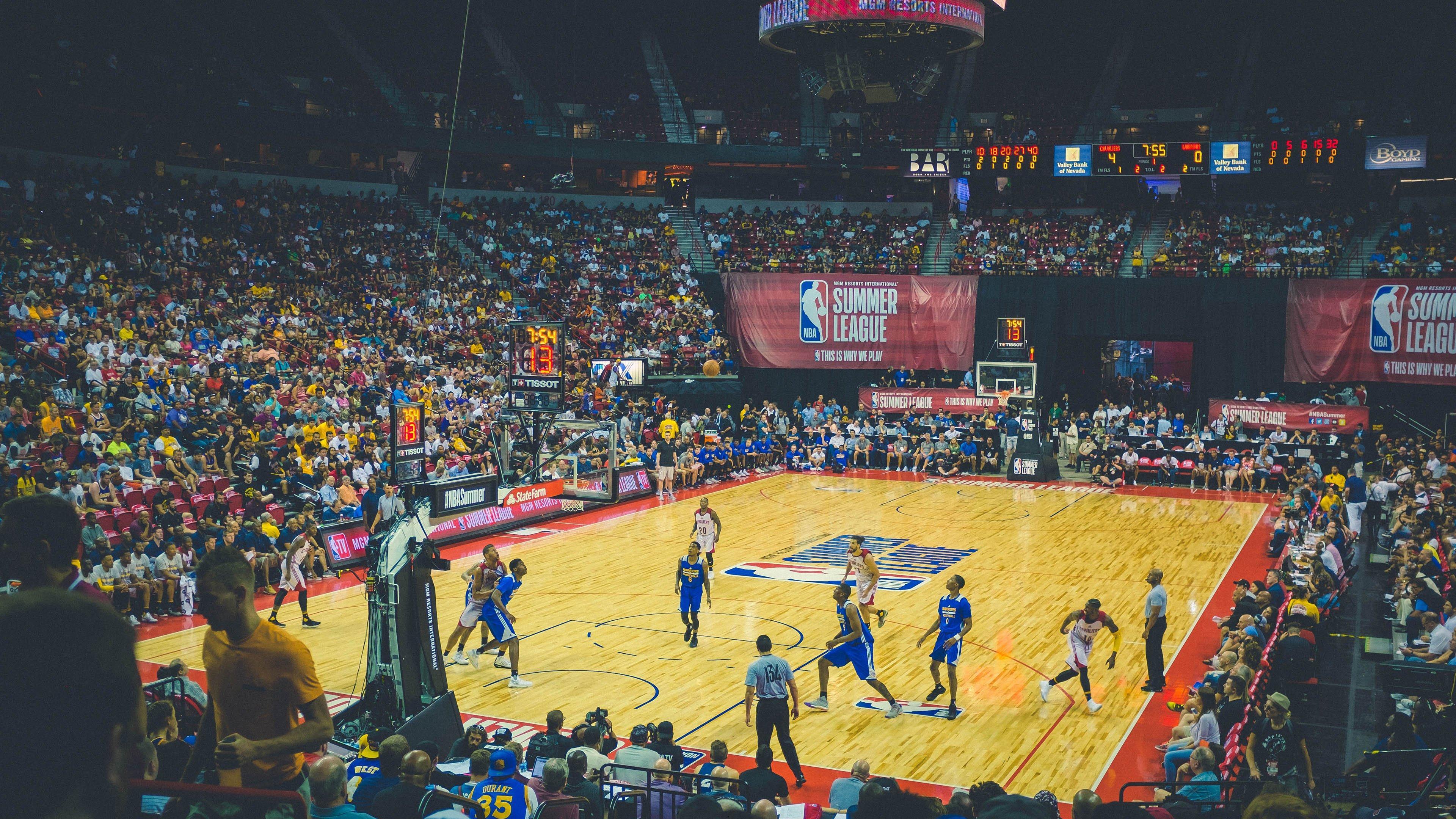 明日NBA巅峰对决，ESPN数据模型显示快船胜率高达74.8%独行侠面临严峻挑战